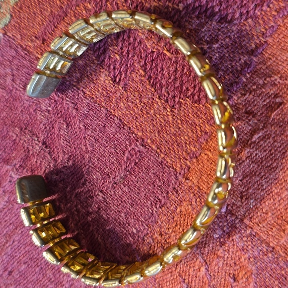 Vintage Goldtone Modernist Bangle Bracelet - Picture 6 of 7